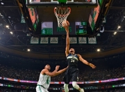 英雄联盟总决赛门票-外线飙分：绿军三分球助攻主场胜广东