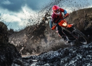 英雄联盟总决赛赛程-雷霆崛起新篇章，切特·霍姆格伦用教科书表现引领球队强势击溃黄蜂