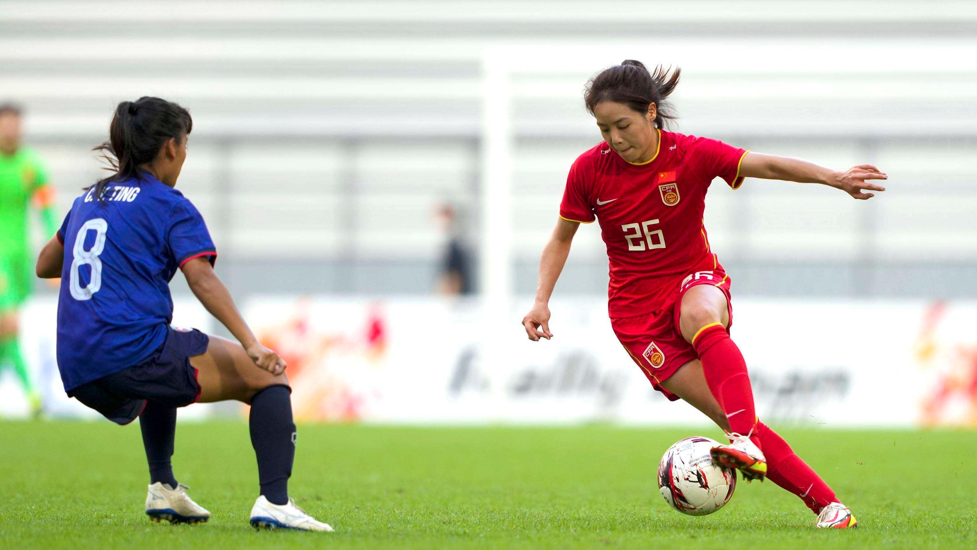 包含女足再次取胜，队员表现抢眼的词条