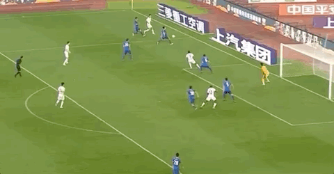 关于上海绿地申花客场逼平深圳佳兆业，逐渐追赶的信息