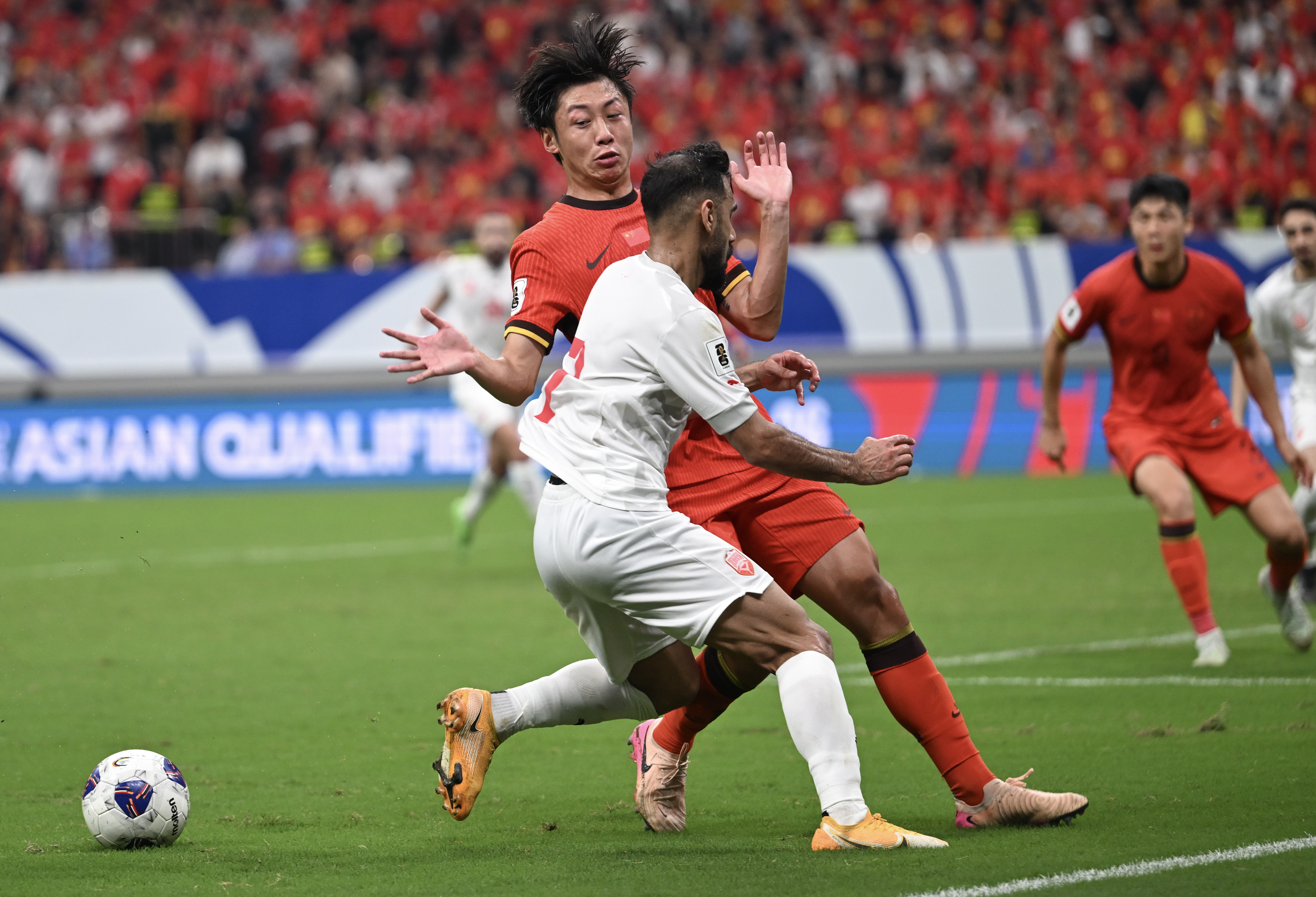 足球锦标赛近况：球队实力势均力敌，胜负难定的简单介绍