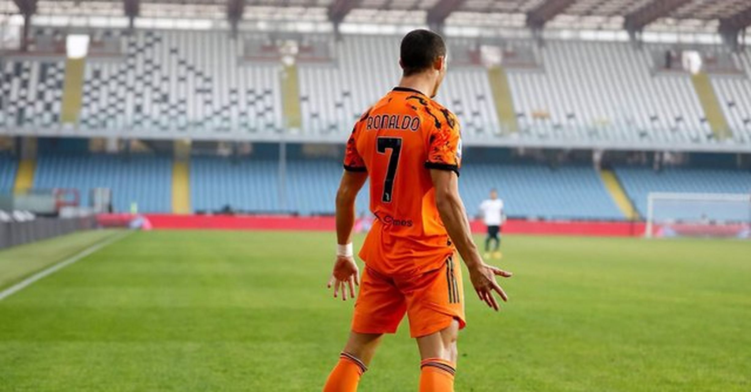 包含AC米兰以稚嫩的低调挣扎以收回的词条