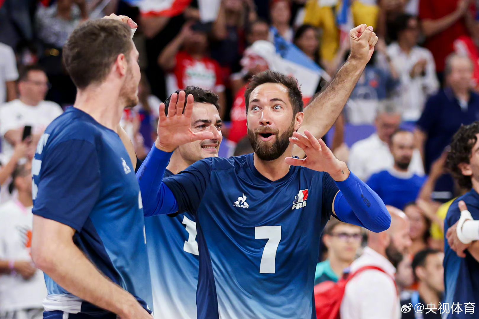 波兰队在点球大战中成功击败对手，晋级小组