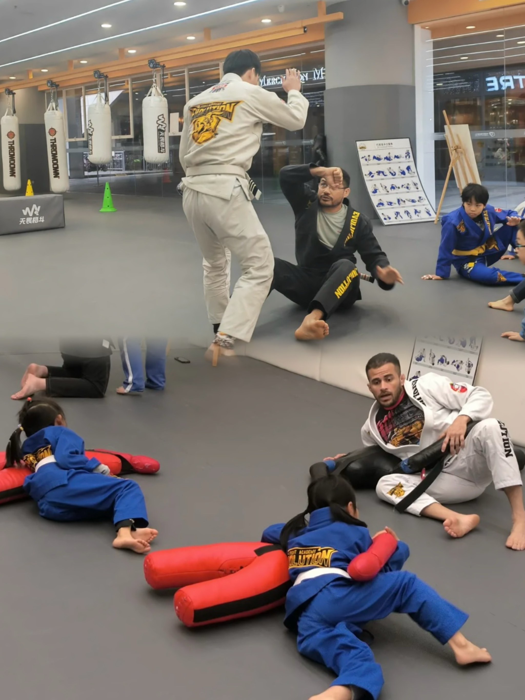 拳击比赛：巴西选手成功晋级半决赛