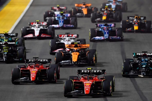 包含哈斯车队险胜红牛车队，汉密尔顿高光表现的词条