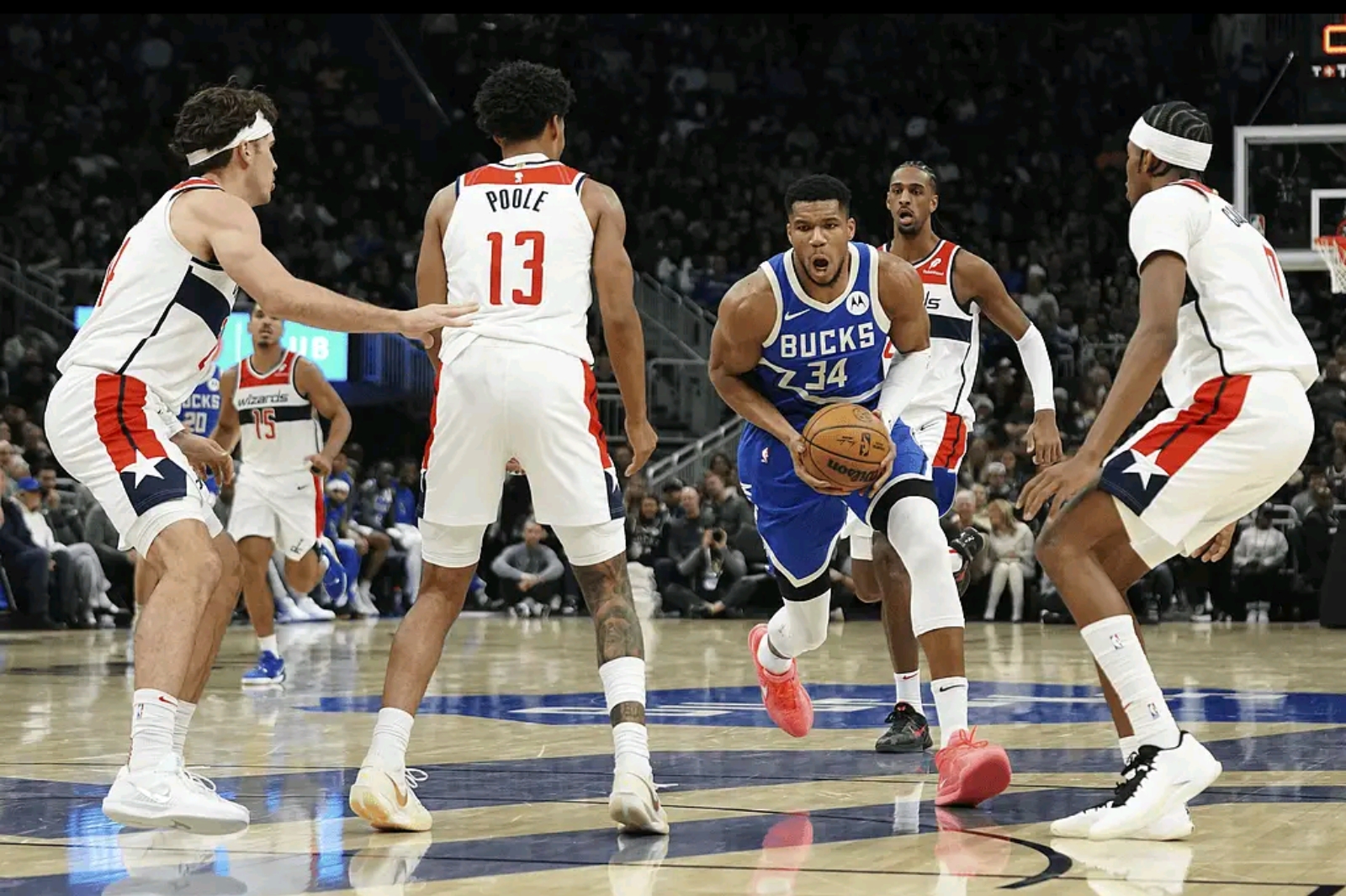 雄鹿横扫火箭，克莱统治全场