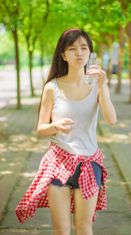 当F1方格旗落下，足球与赛车交换宇宙