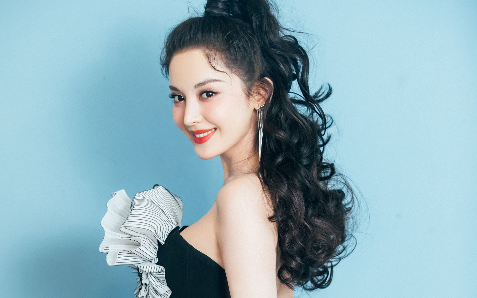 绿茵的麦浪与第三节的风暴，当时间成为唯一赌注