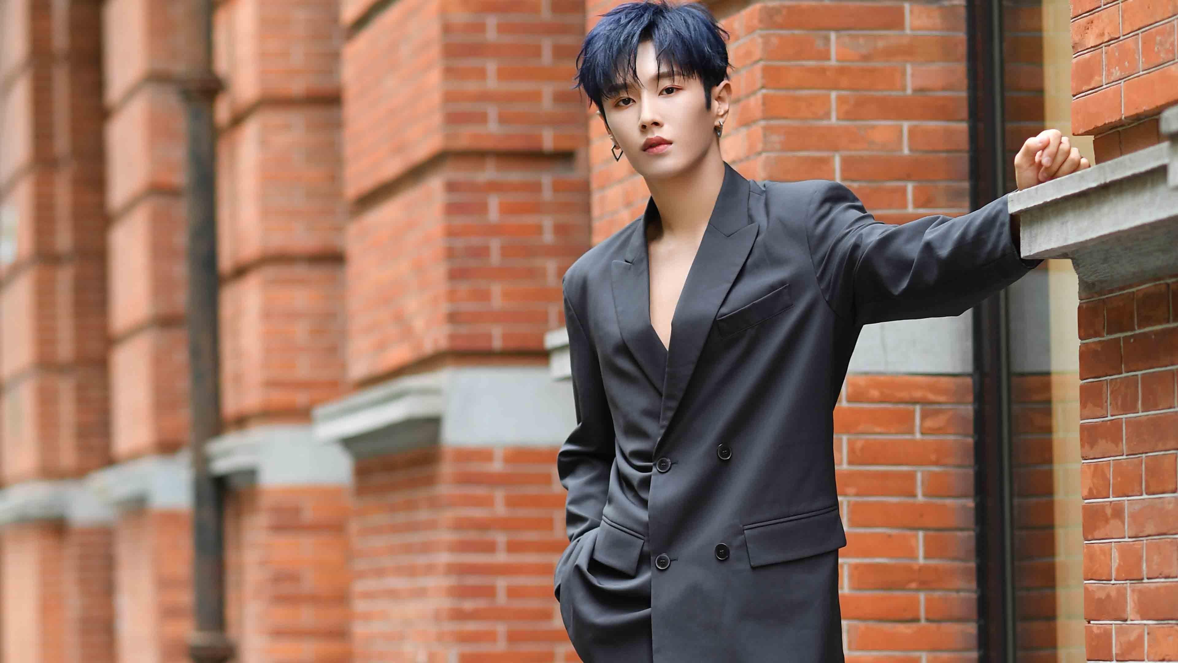 利剑归鞘，当孤胆英雄融为血肉长城